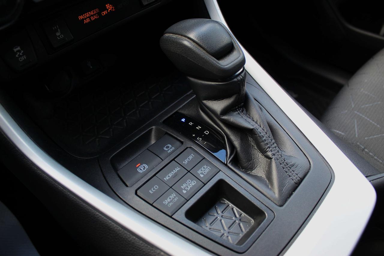 2022 Toyota RAV4 XLE Photo
