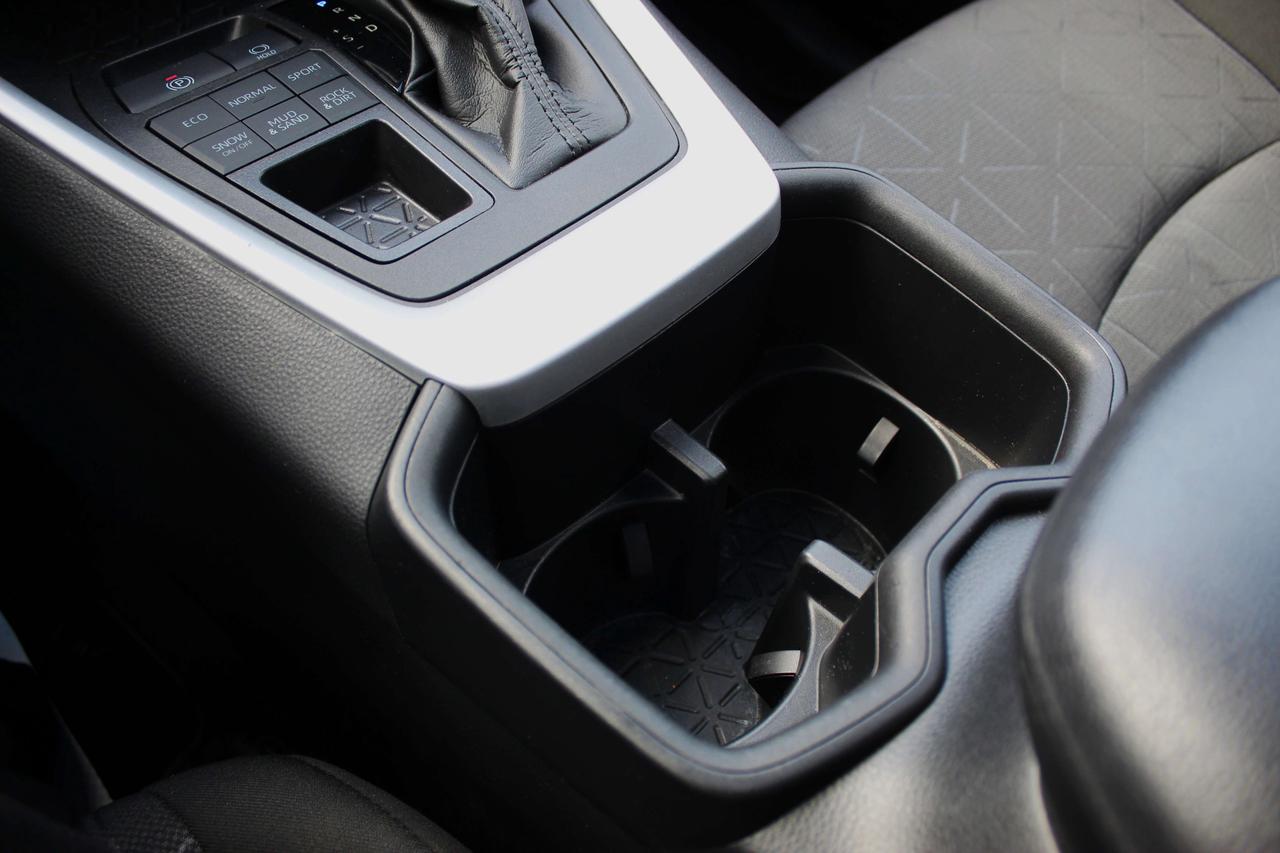 2022 Toyota RAV4 XLE Photo