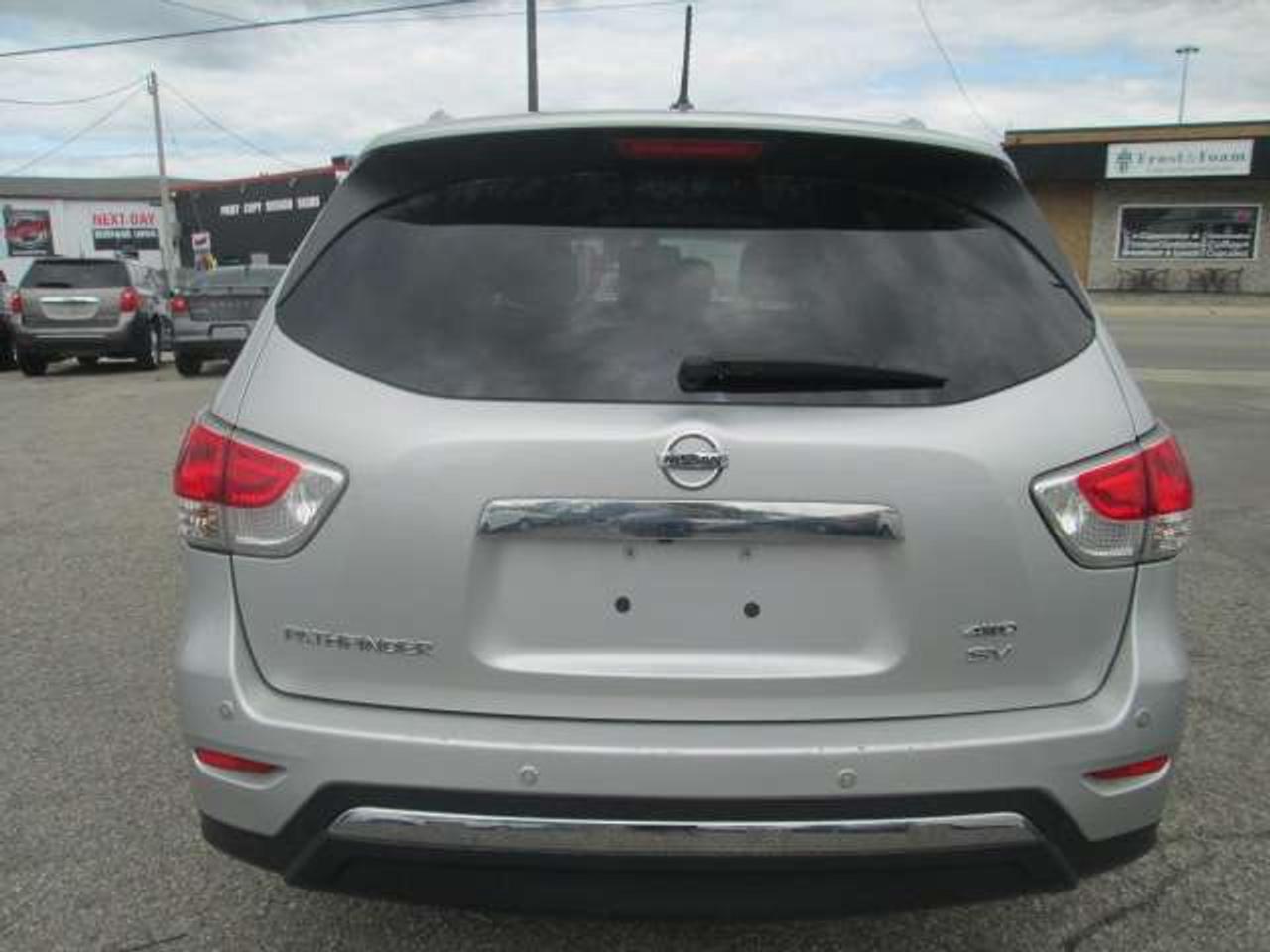 2016 Nissan Pathfinder SV, Local Trade In, Back Up Camera Photo3