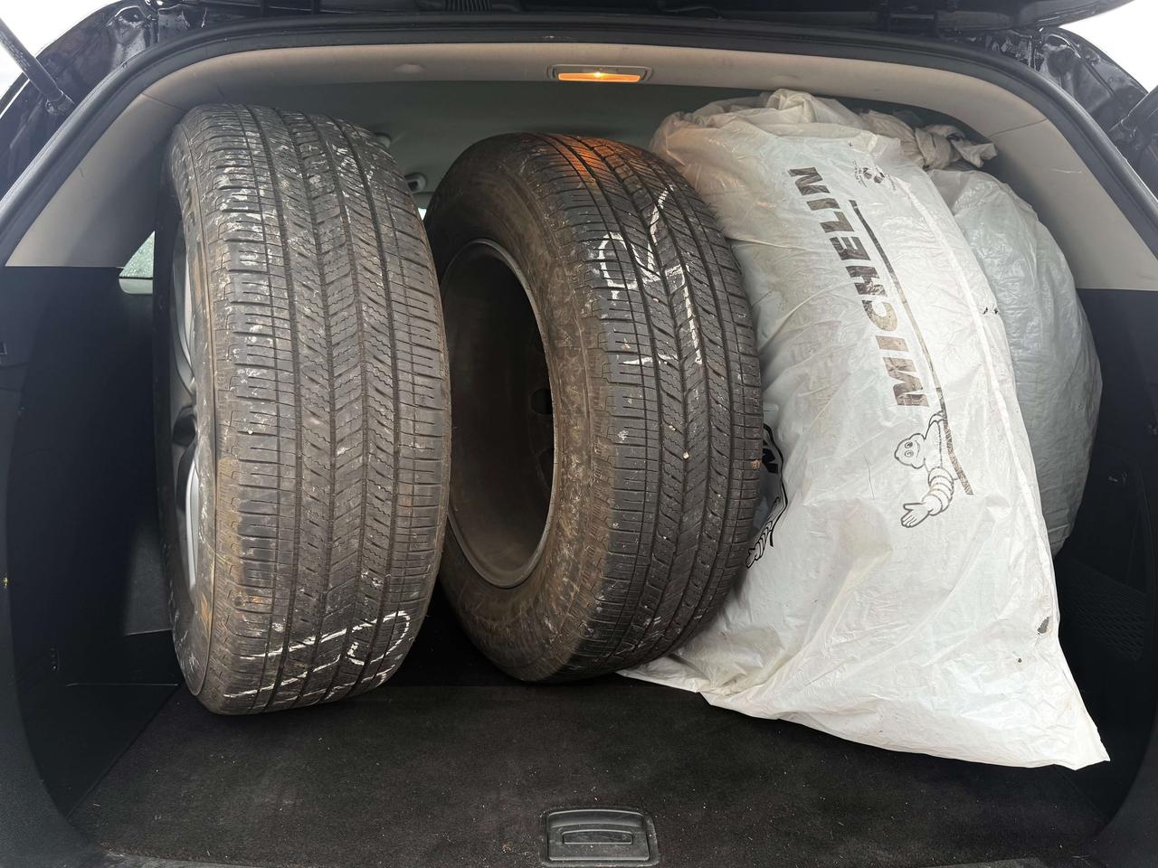 2019 Kia Sorento No Accidents l AWD l LX l 4cyl l Winter Tires l Photo