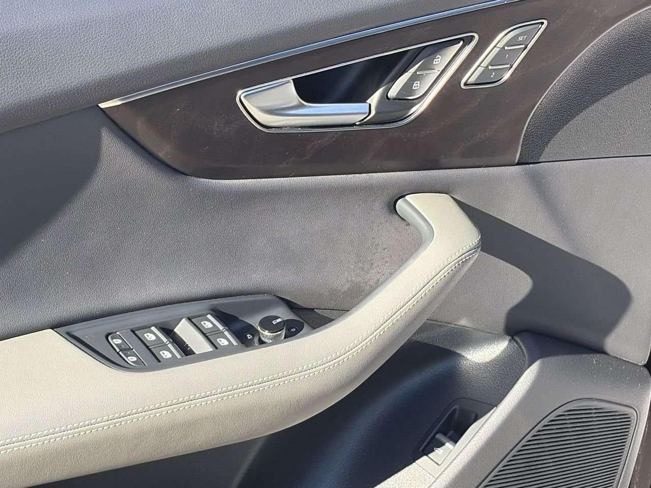 2023 Audi Q8 55 3.0T Technik quattro 8sp Tiptronic Alloy Wheels  Leather  Sunroof  Apple/Android CarPlay Photo