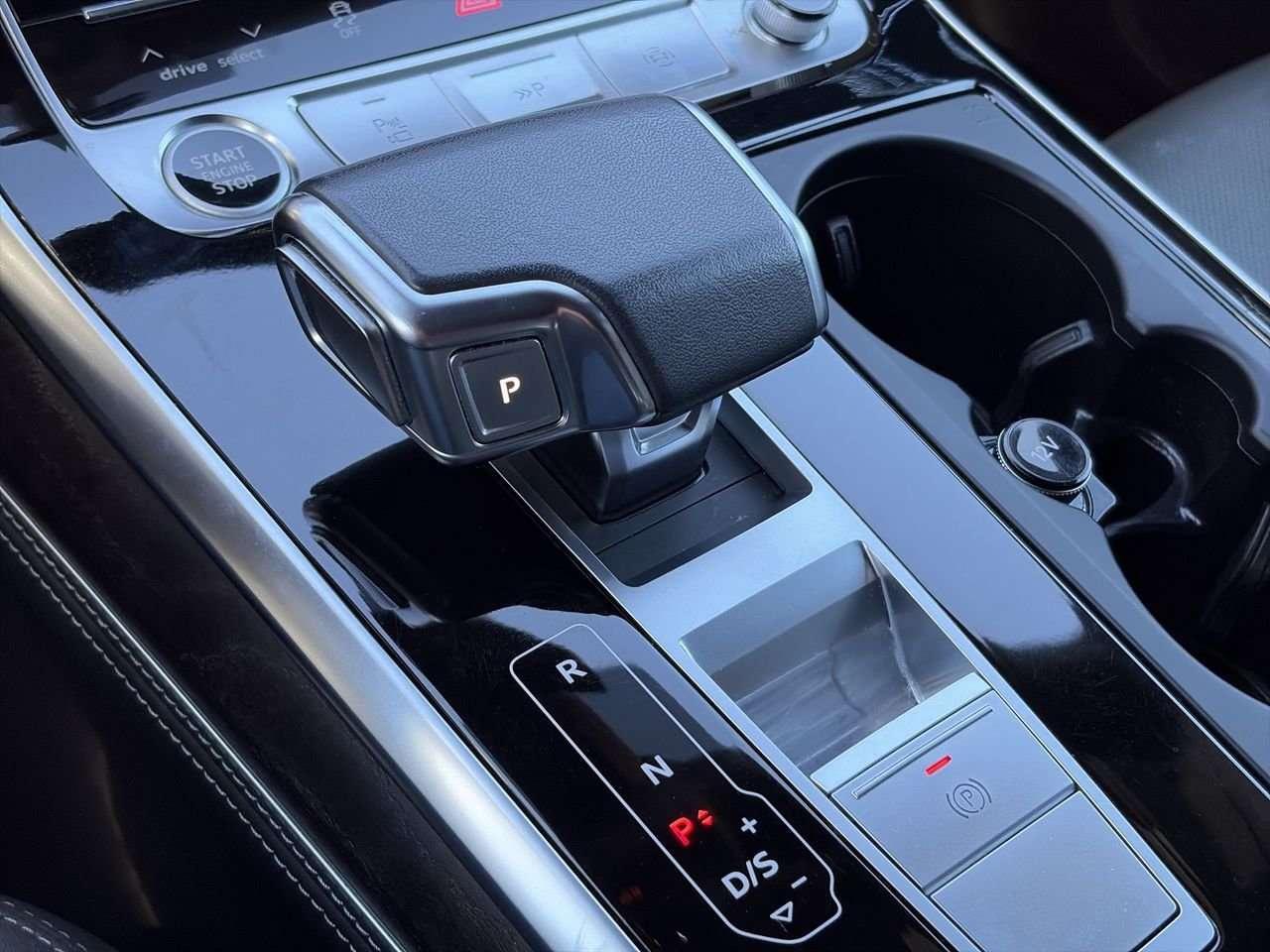 2023 Audi Q8 55 3.0T Technik quattro 8sp Tiptronic Alloy Wheels  Leather  Sunroof  Apple/Android CarPlay Photo