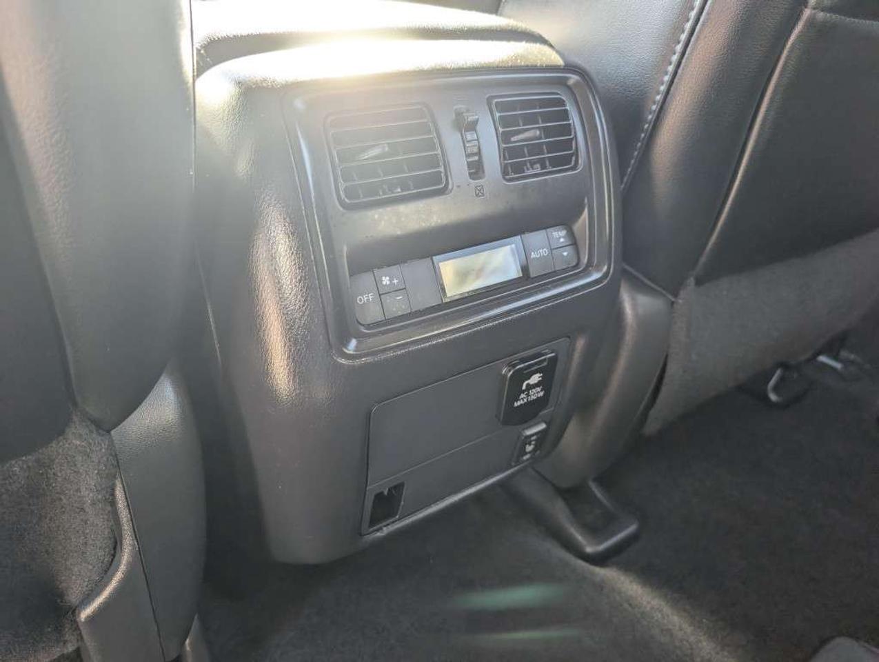 2016 Nissan Pathfinder SL NAV LEATHER PANOROOF CAMERA HTD SEATS Photo