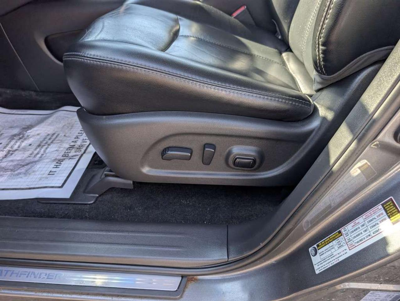 2016 Nissan Pathfinder SL NAV LEATHER PANOROOF CAMERA HTD SEATS Photo
