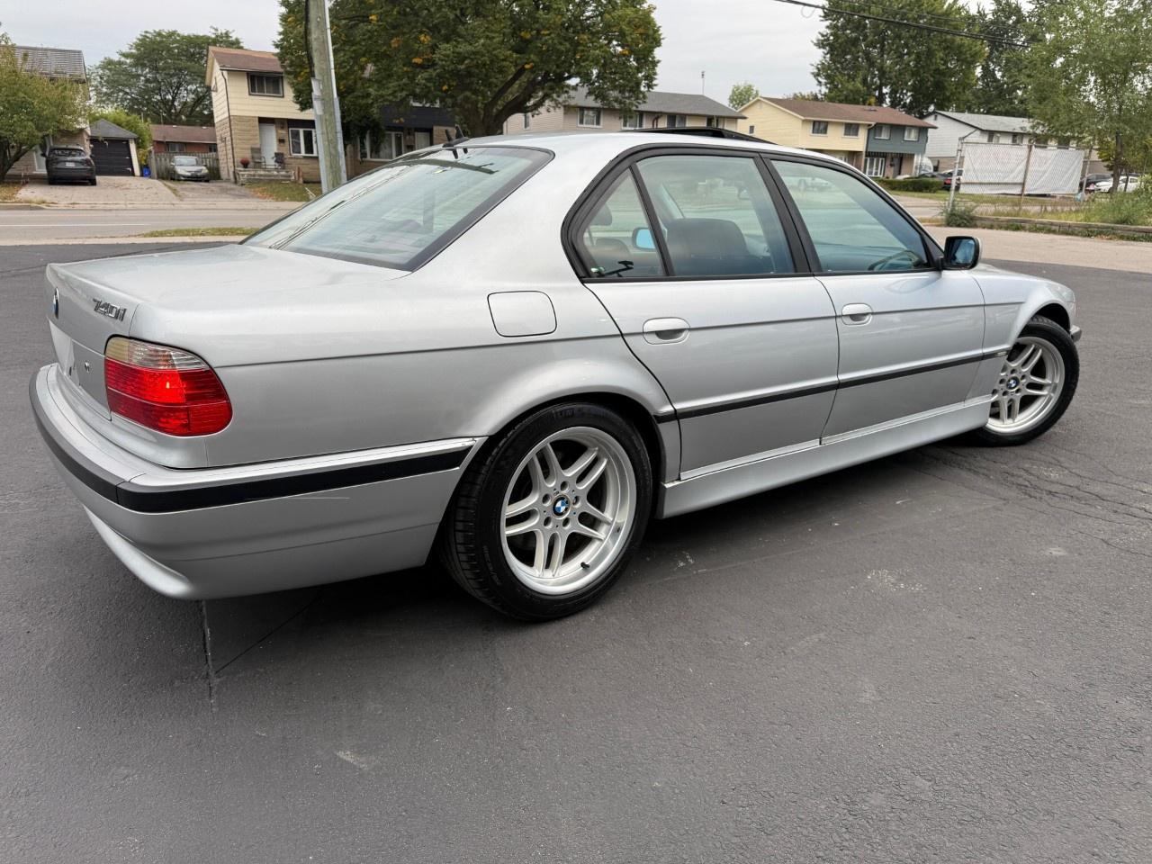 2001 BMW 7 Series 740iA 4dr Sdn Photo4