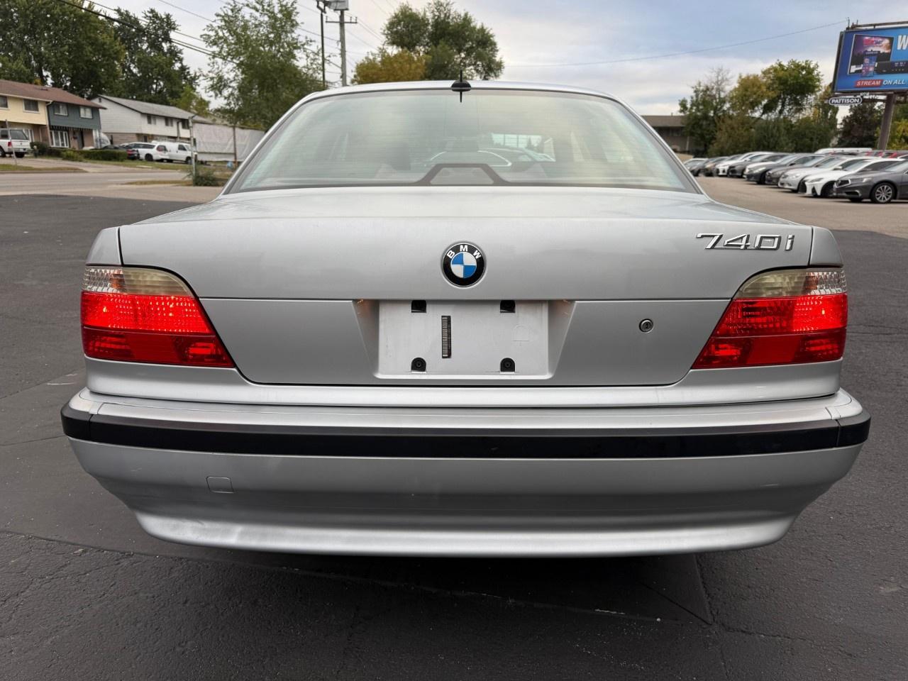 2001 BMW 7 Series 740iA 4dr Sdn Photo3