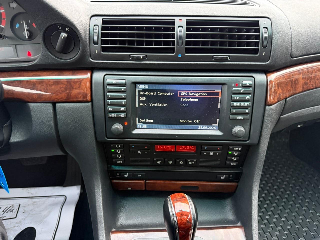 2001 BMW 7 Series 740iA 4dr Sdn Photo