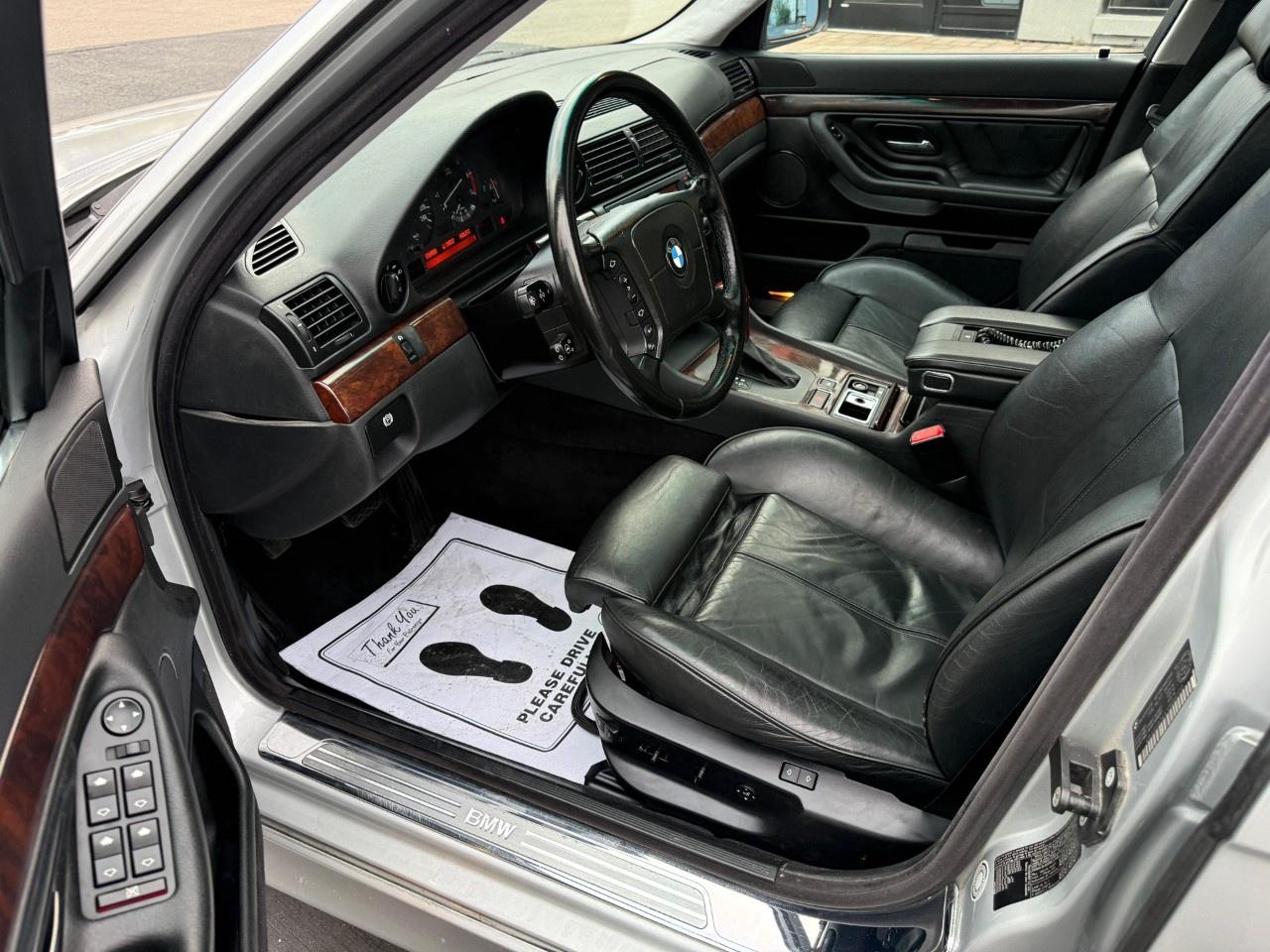 2001 BMW 7 Series 740iA 4dr Sdn Photo