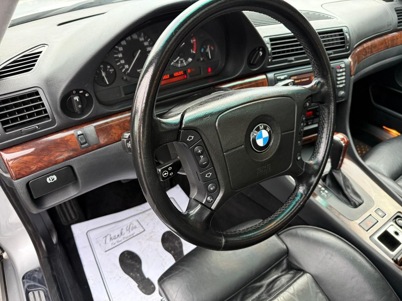 2001 BMW 7 Series 740iA 4dr Sdn Photo