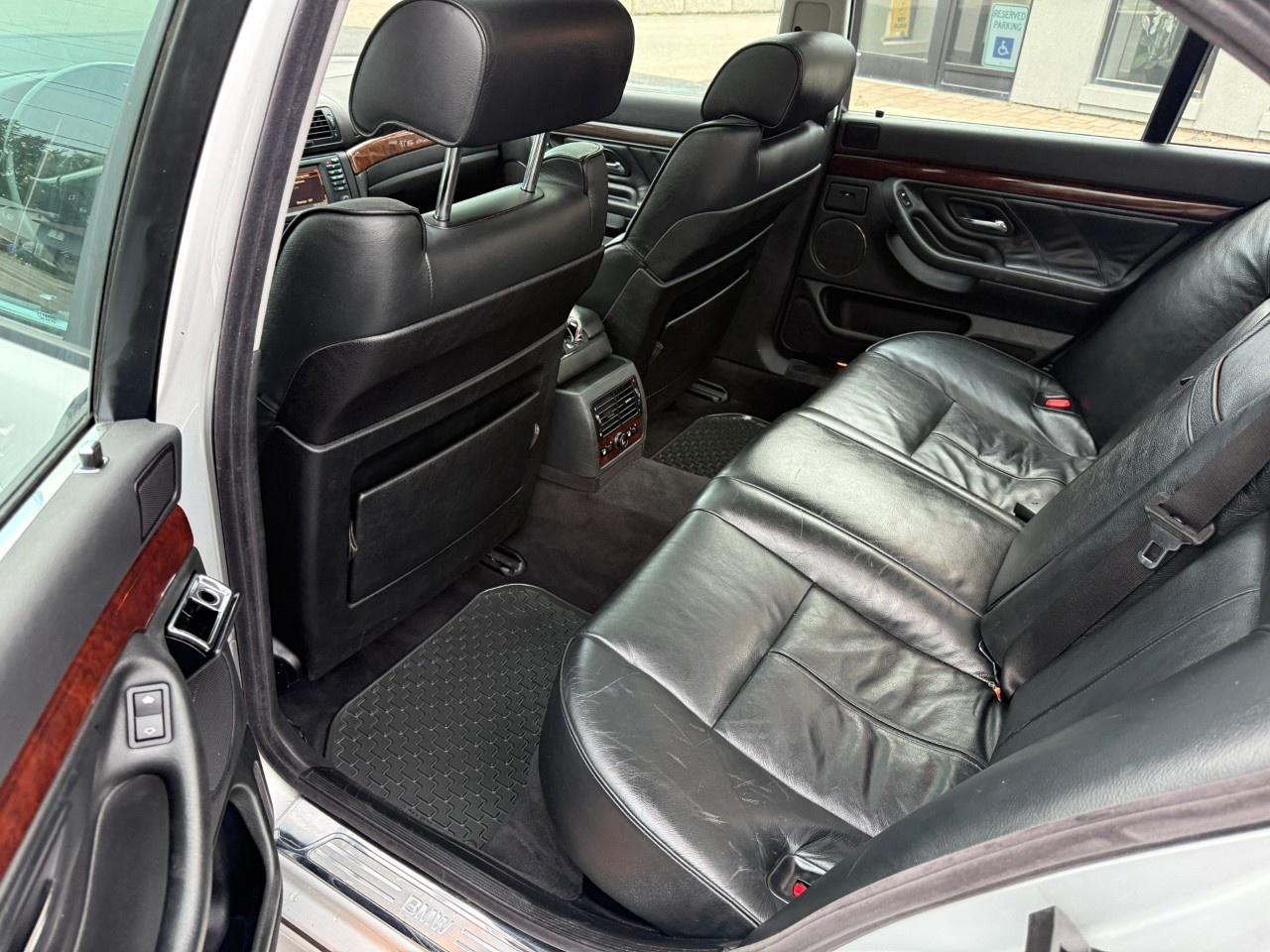 2001 BMW 7 Series 740iA 4dr Sdn Photo