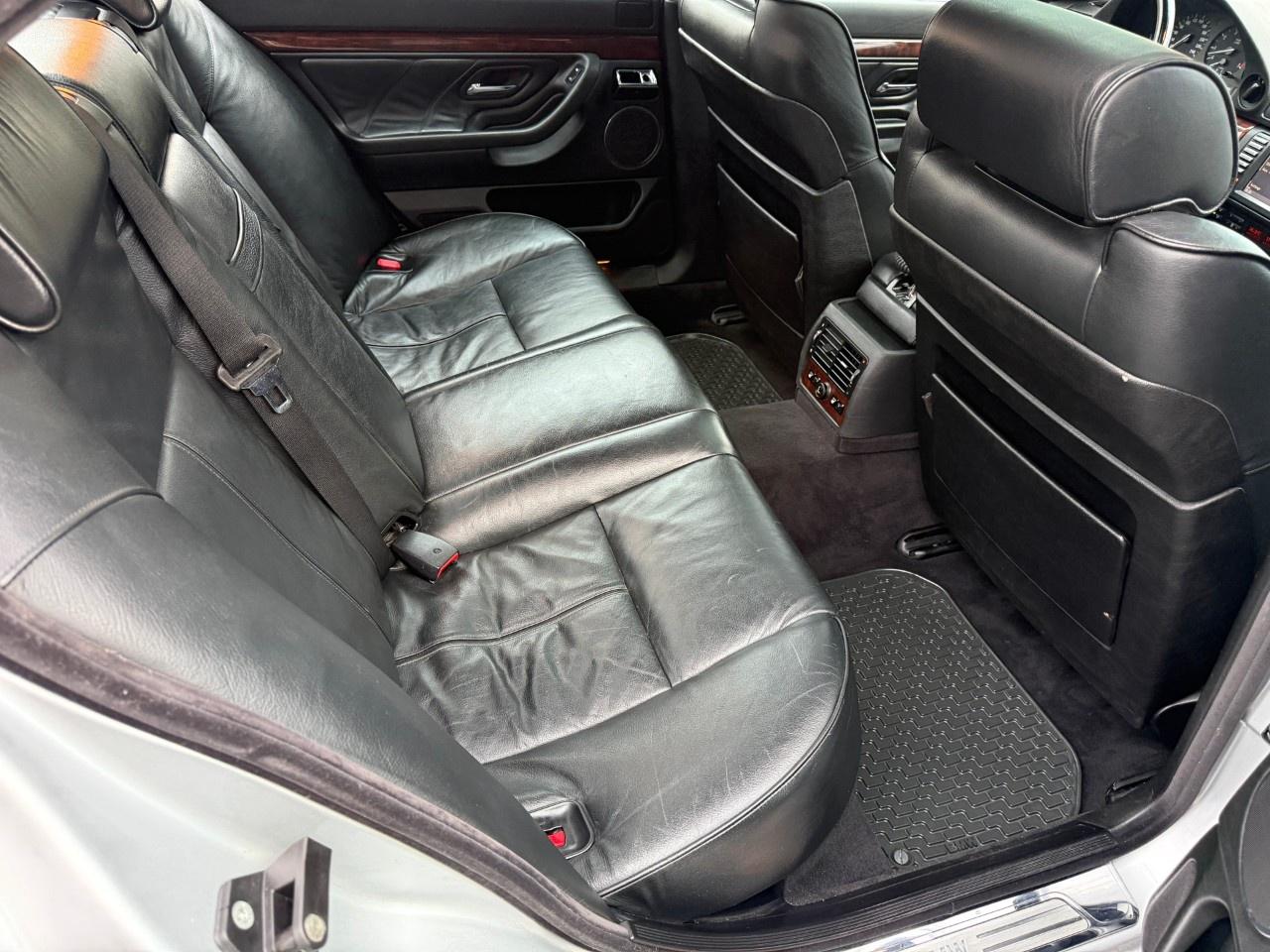 2001 BMW 7 Series 740iA 4dr Sdn Photo