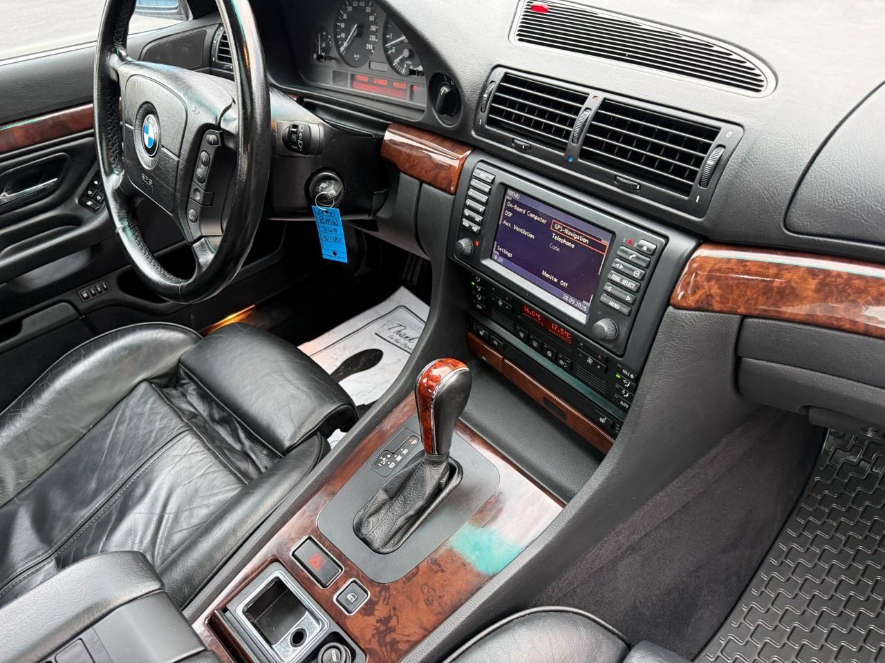 2001 BMW 7 Series 740iA 4dr Sdn Photo