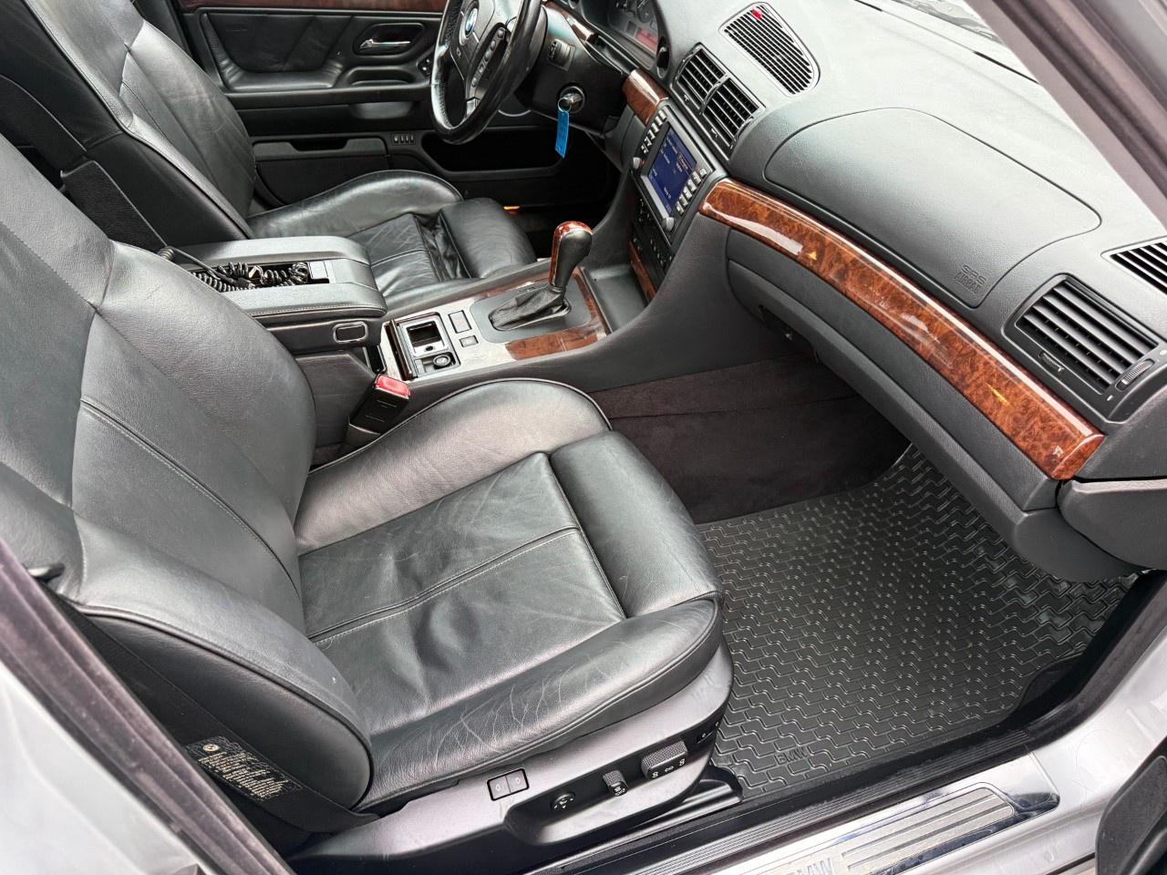 2001 BMW 7 Series 740iA 4dr Sdn Photo