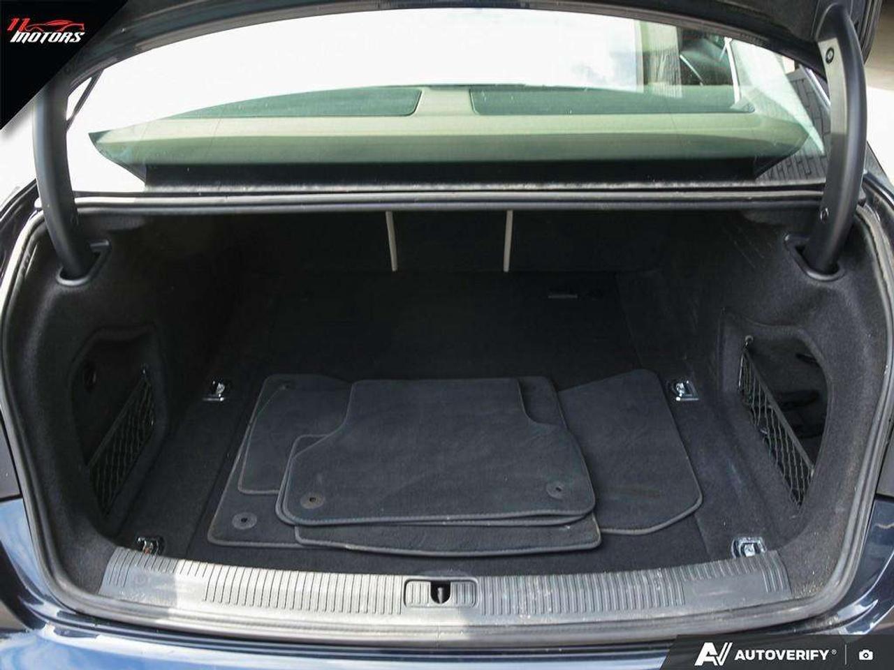 2017 Audi A4 4dr Sdn Komfort quattro   MANUAL Photo