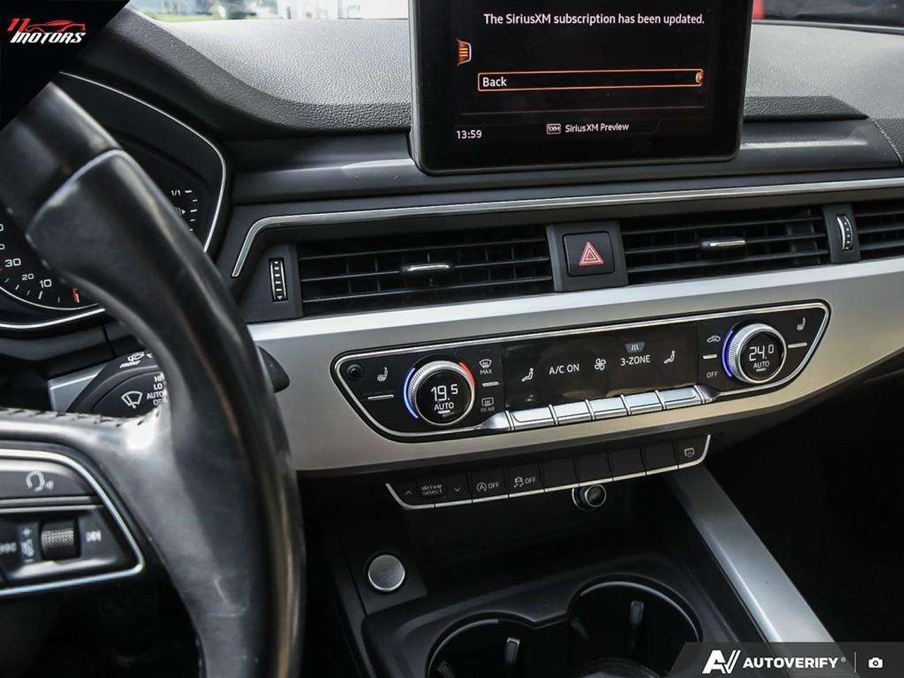 2017 Audi A4 4dr Sdn Komfort quattro   MANUAL Photo