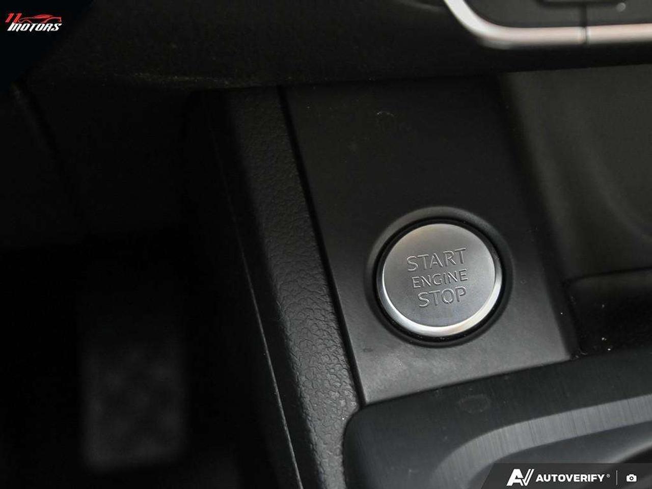 2017 Audi A4 4dr Sdn Komfort quattro   MANUAL Photo
