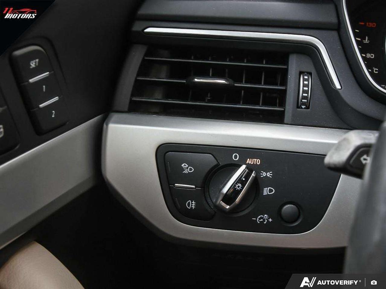 2017 Audi A4 4dr Sdn Komfort quattro   MANUAL Photo