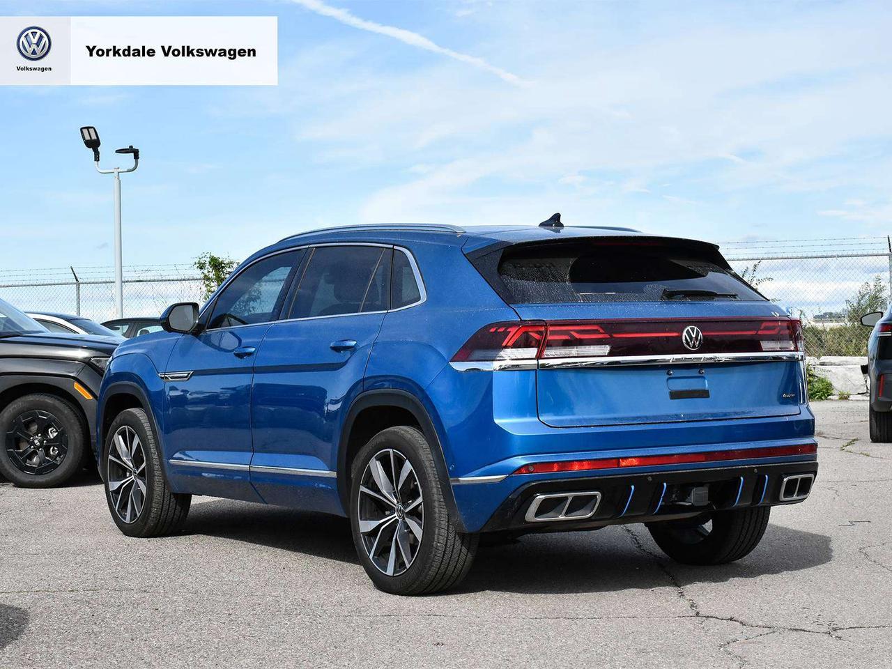 2024 Volkswagen Atlas EXECLINE Photo