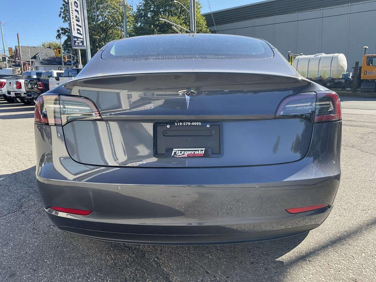 2022 Tesla Model 3 Standard Range - LEATHER! NAV! CAMERAS! EV RATES! Photo