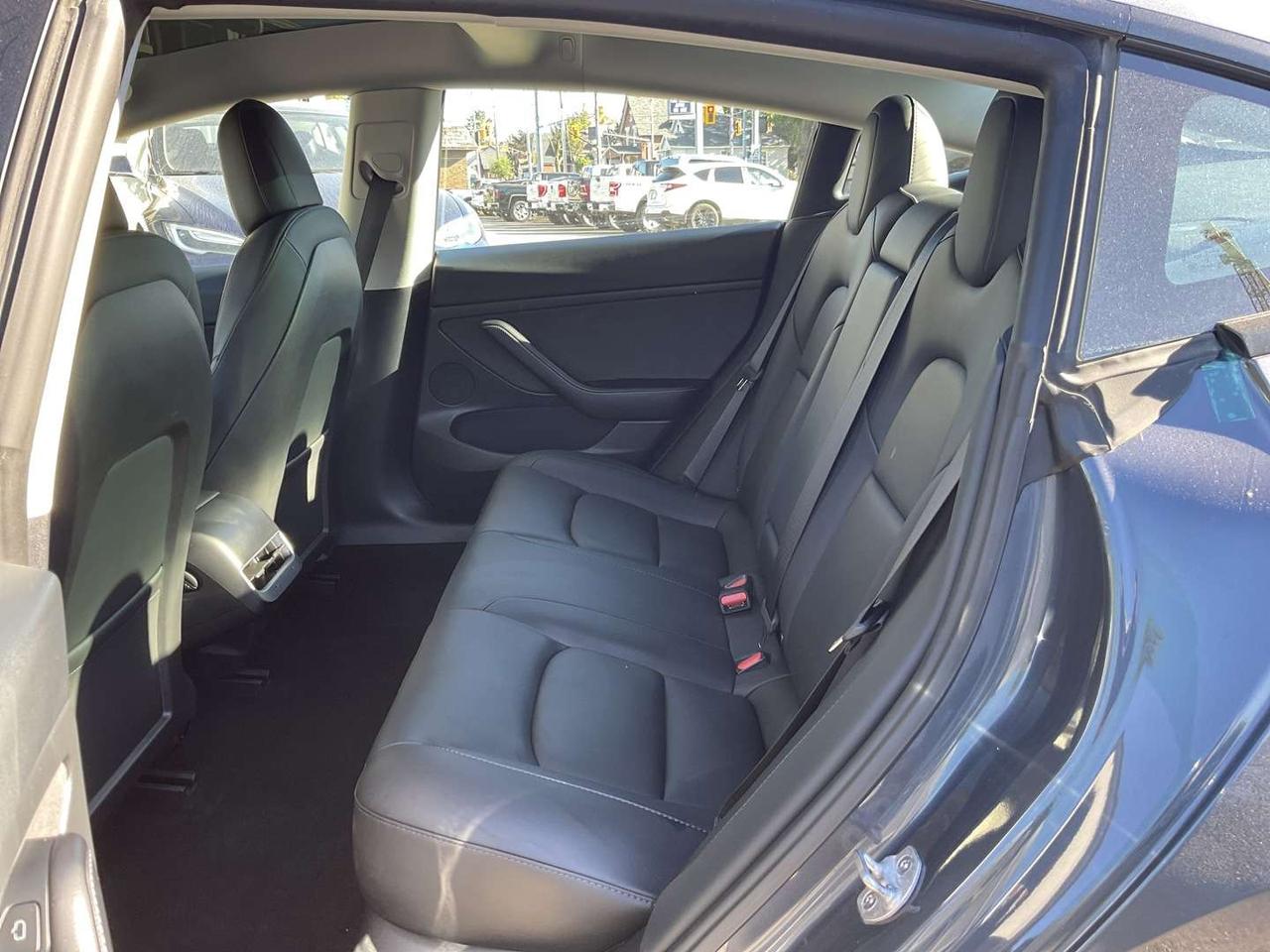 2022 Tesla Model 3 Standard Range - LEATHER! NAV! CAMERAS! EV RATES! Photo