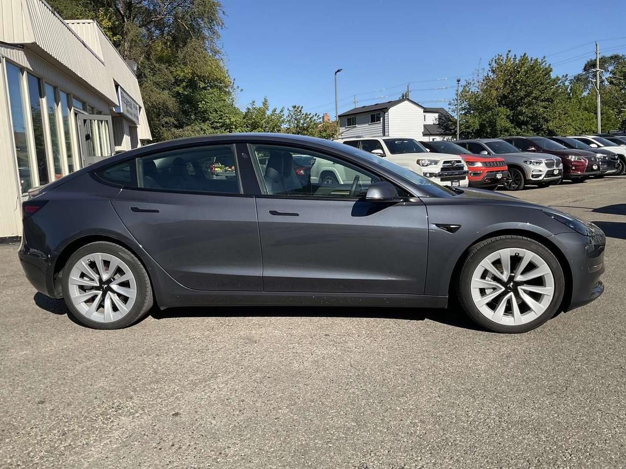 2022 Tesla Model 3 Standard Range - LEATHER! NAV! CAMERAS! EV RATES! Photo