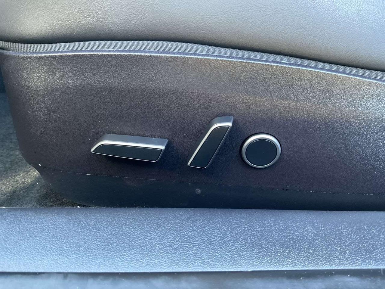 2022 Tesla Model 3 Standard Range - LEATHER! NAV! CAMERAS! EV RATES! Photo
