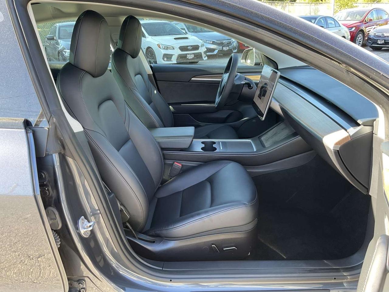 2022 Tesla Model 3 Standard Range - LEATHER! NAV! CAMERAS! EV RATES! Photo