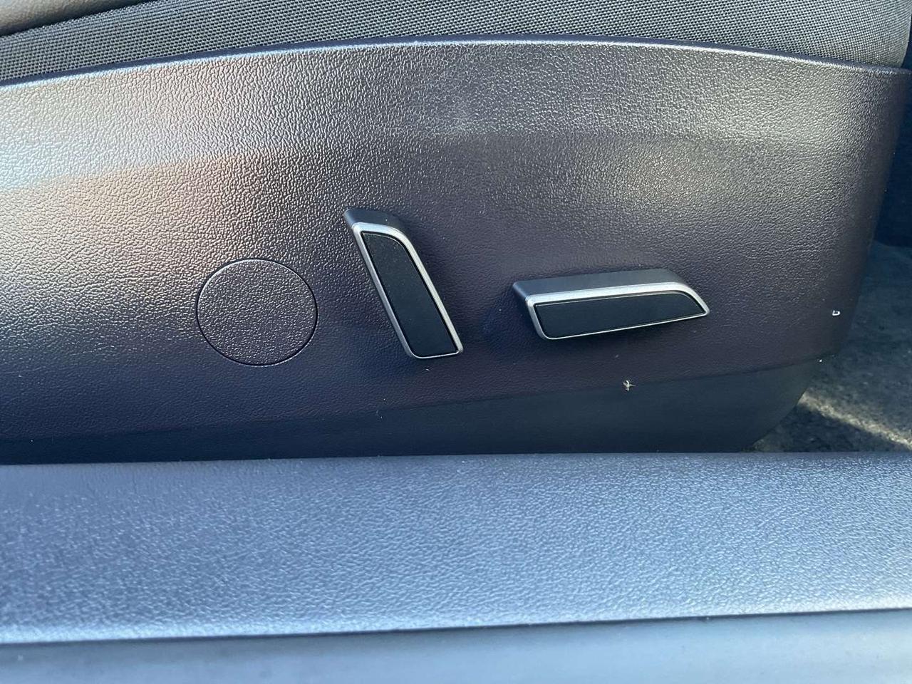 2022 Tesla Model 3 Standard Range - LEATHER! NAV! CAMERAS! EV RATES! Photo