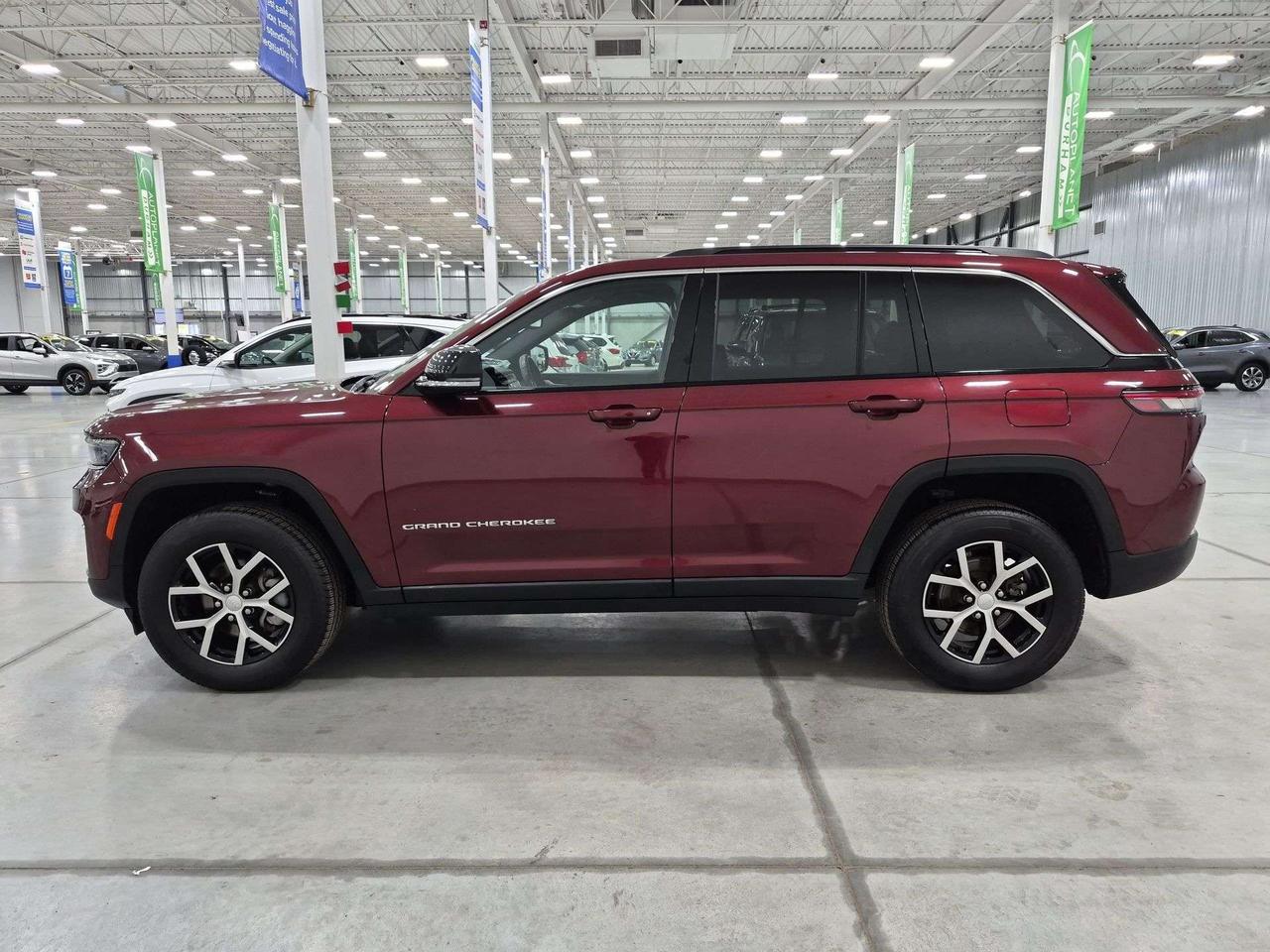 2024 Jeep Grand Cherokee Limited 4x4, Back Up Cam, Navi, Heated Seats! Photo