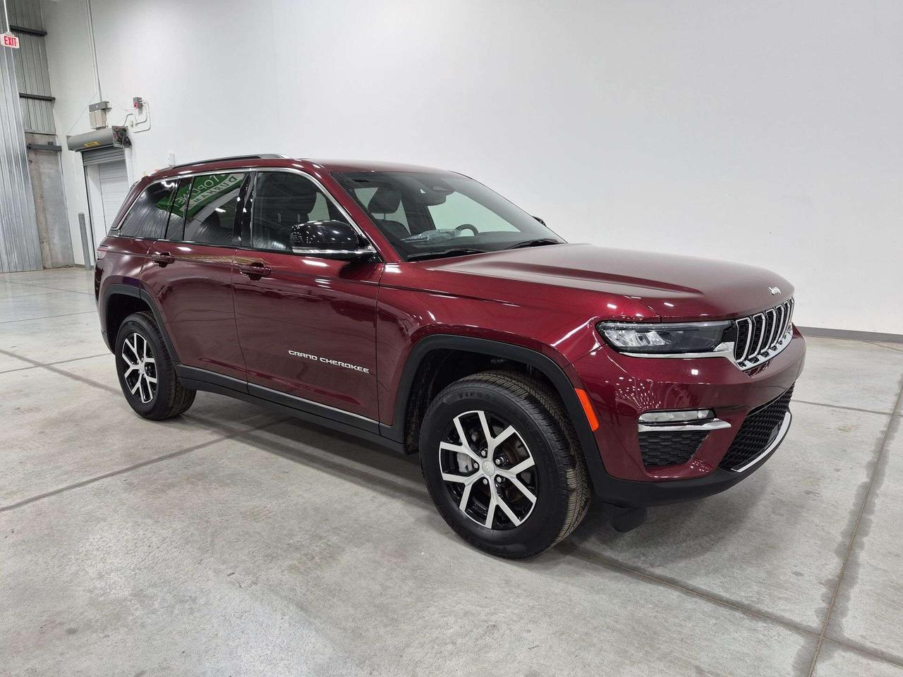 2024 Jeep Grand Cherokee Limited 4x4, Back Up Cam, Navi, Heated Seats! Photo1