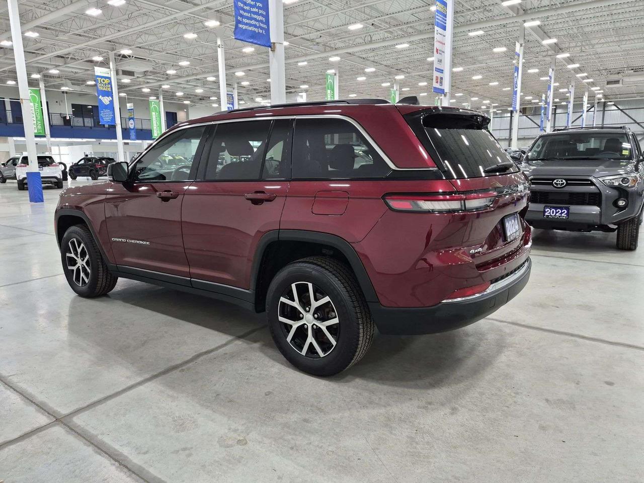 2024 Jeep Grand Cherokee Limited 4x4, Back Up Cam, Navi, Heated Seats! Photo