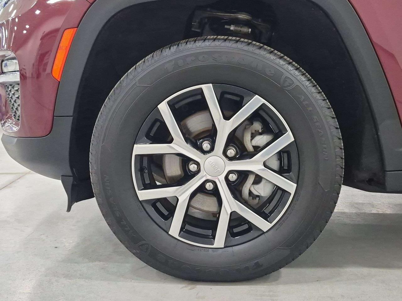 2024 Jeep Grand Cherokee Limited 4x4, Back Up Cam, Navi, Heated Seats! Photo