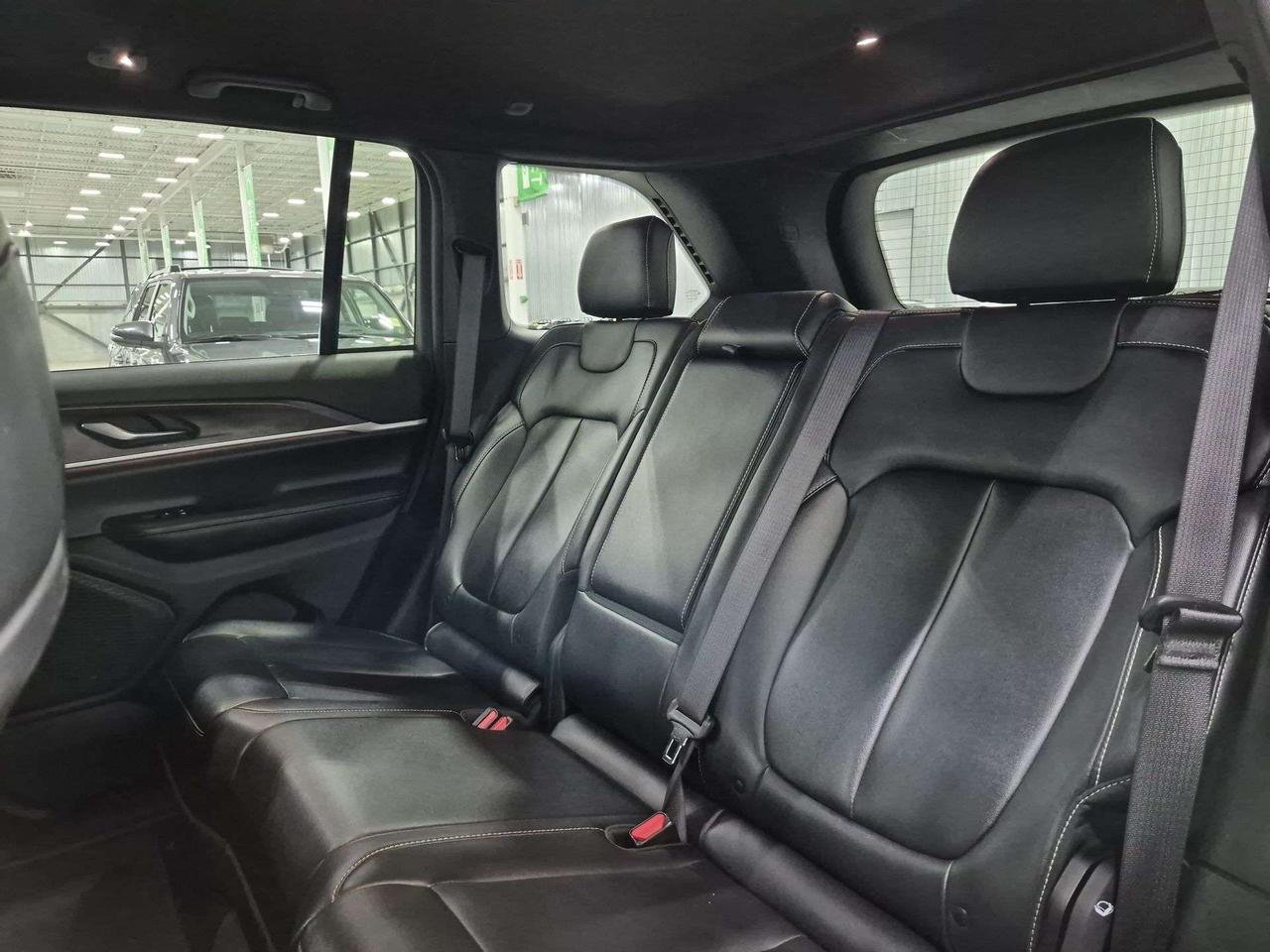 2024 Jeep Grand Cherokee Limited 4x4, Back Up Cam, Navi, Heated Seats! Photo