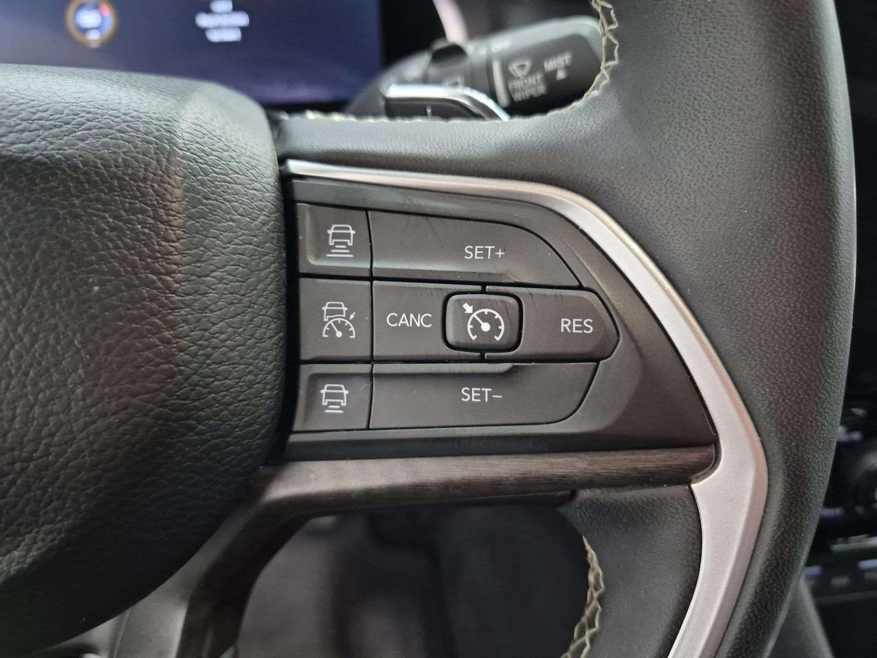 2024 Jeep Grand Cherokee Limited 4x4, Back Up Cam, Navi, Heated Seats! Photo