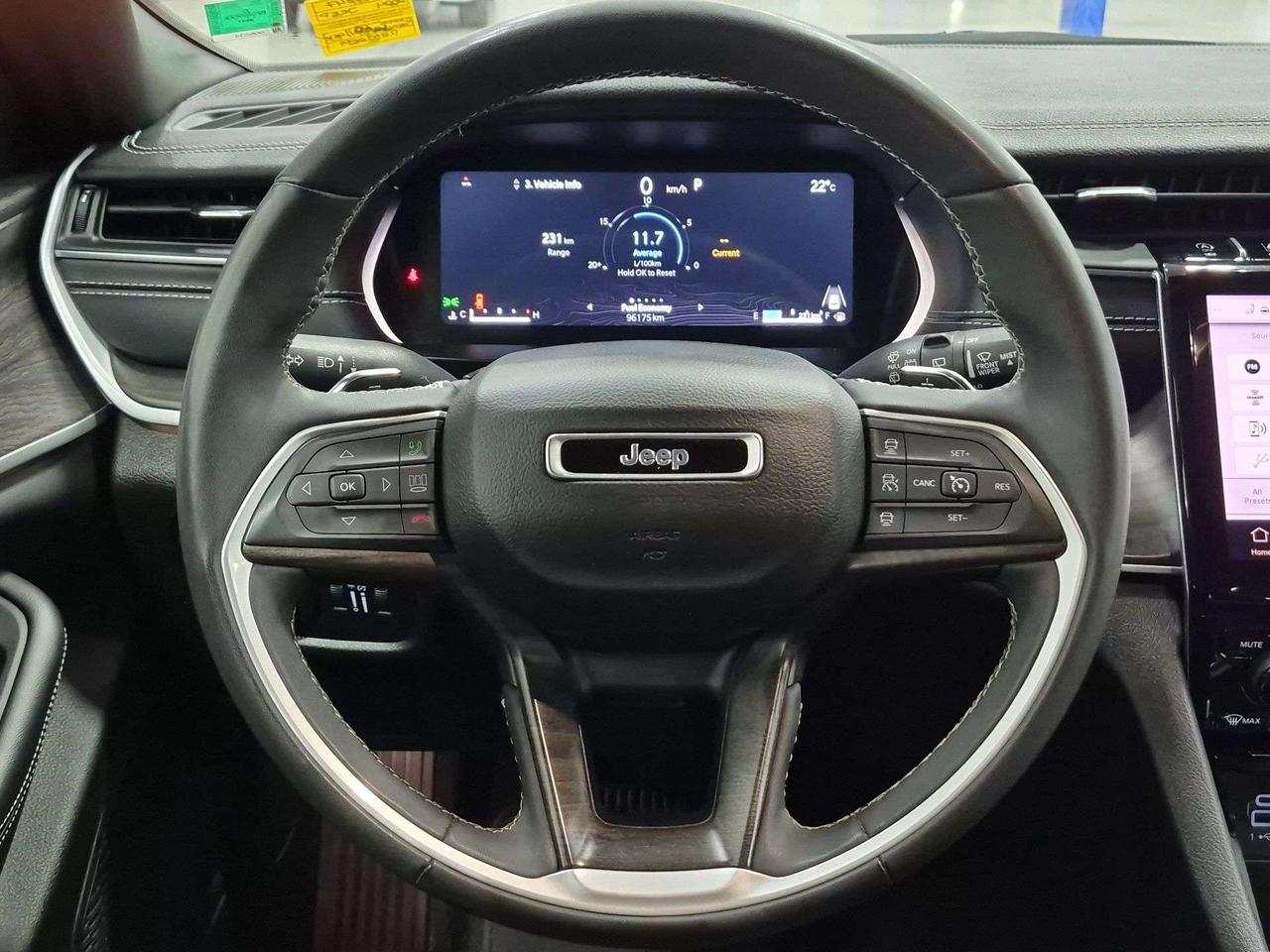 2024 Jeep Grand Cherokee Limited 4x4, Back Up Cam, Navi, Heated Seats! Photo