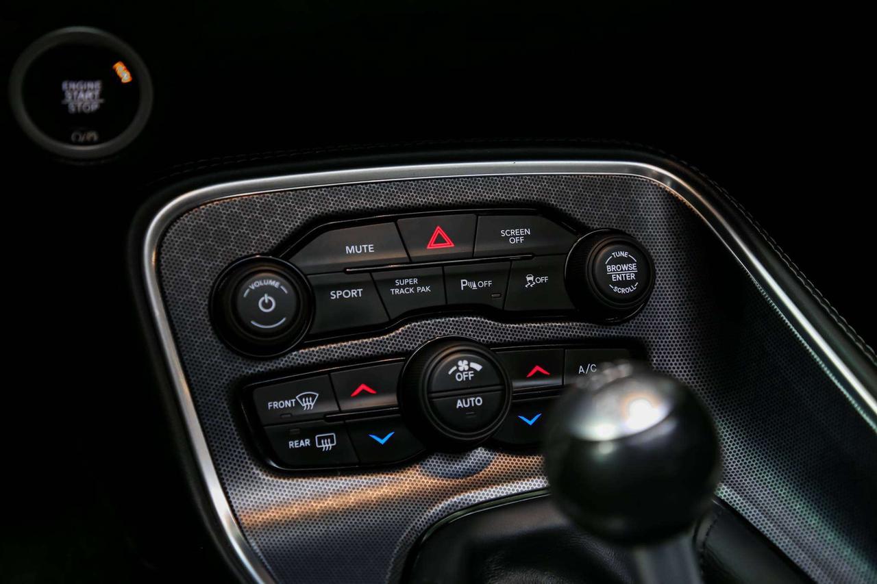 2018 Dodge Challenger SRT T/A 392 6.4L MANUAL BREMBO ROOF NOACCIDENT Photo