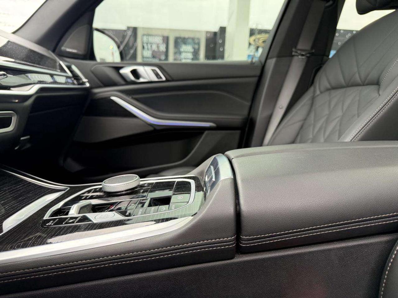 2024 BMW X5 XDRIVE40I   PREMIUM ENHANCED PACKAGE   M SPORT PACKAGE   M SPORT PRO   ADVANCED DRIVERS ASSISTANCE Photo