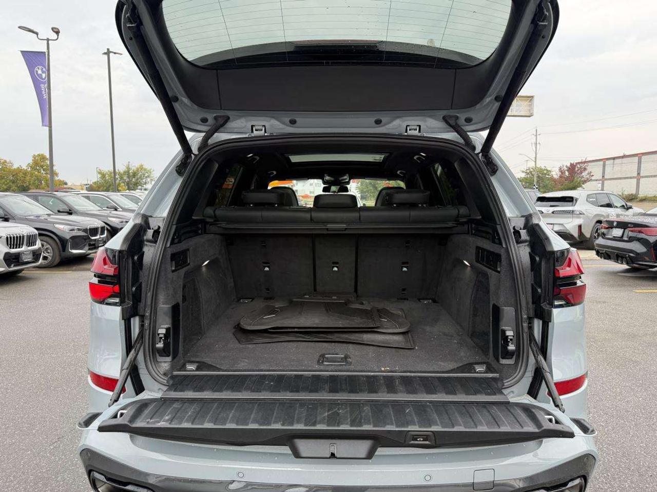 2024 BMW X5 XDRIVE40I   PREMIUM ENHANCED PACKAGE   M SPORT PACKAGE   M SPORT PRO   ADVANCED DRIVERS ASSISTANCE Photo