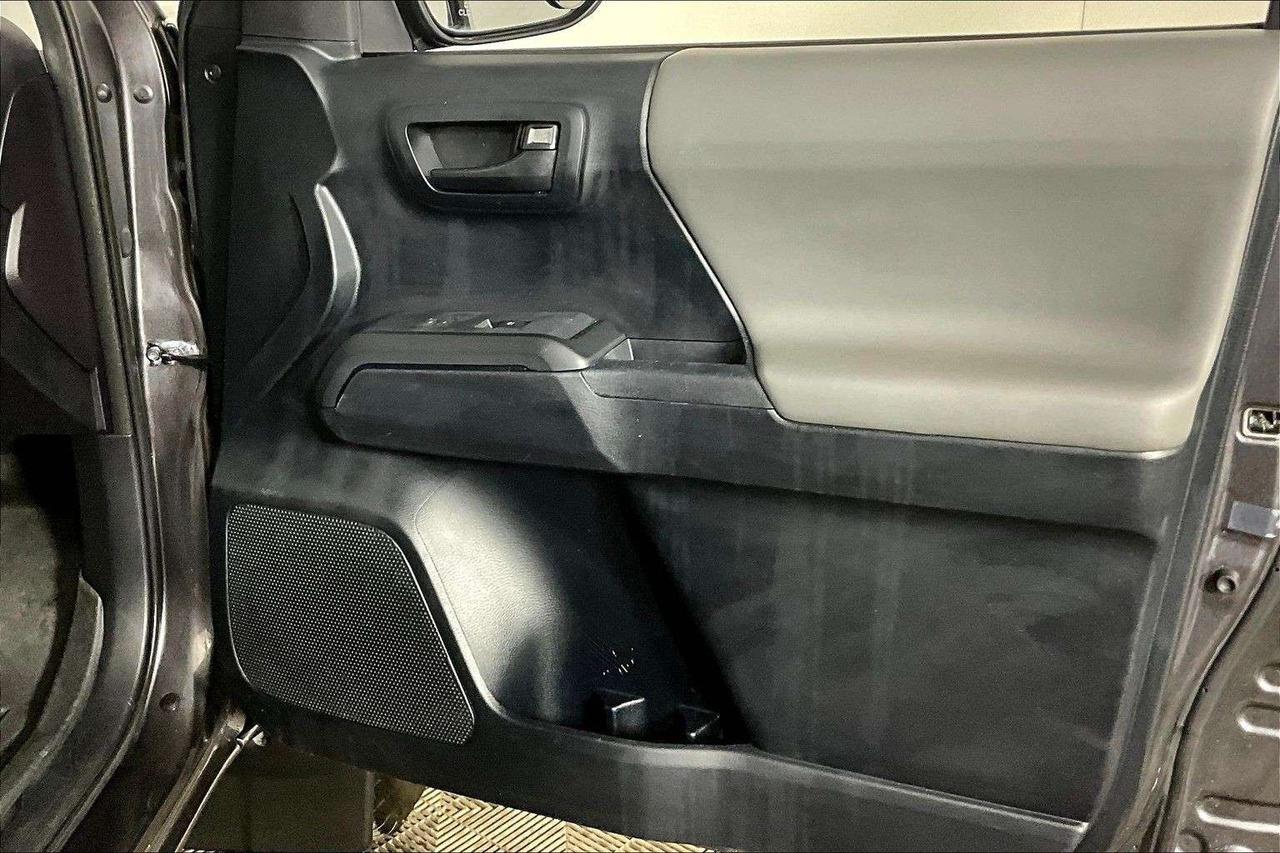 2016 Toyota Tacoma 2WD Access Cab I4 Auto SR+ Photo