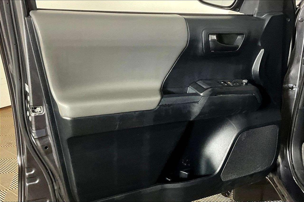 2016 Toyota Tacoma 2WD Access Cab I4 Auto SR+ Photo