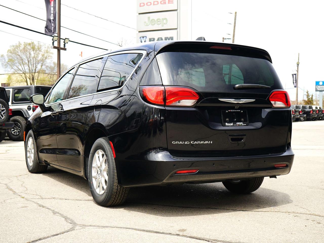 2024 Chrysler Grand Caravan SXT, 3.6L, 7 SEATER Photo
