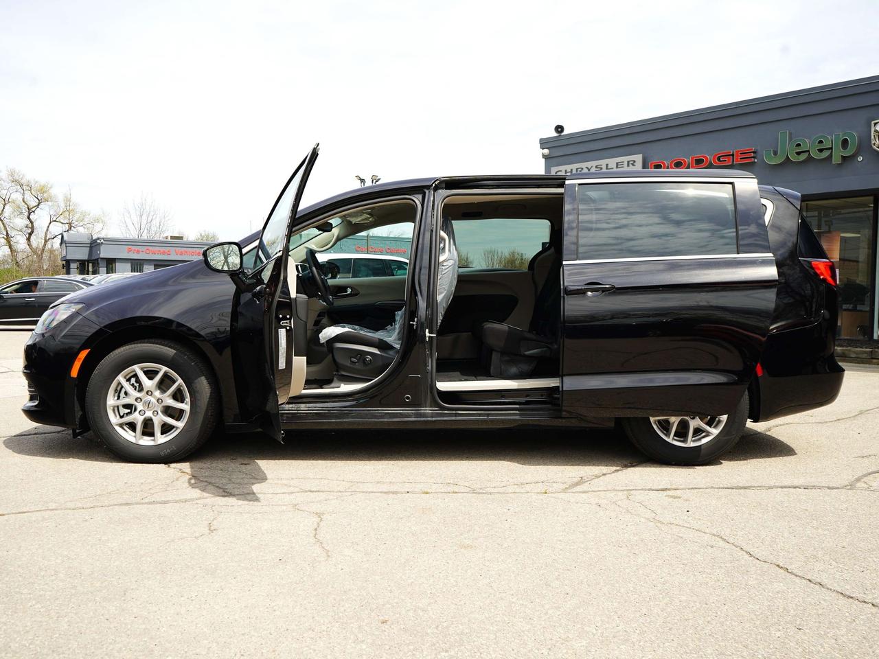 2024 Chrysler Grand Caravan SXT, 3.6L, 7 SEATER Photo