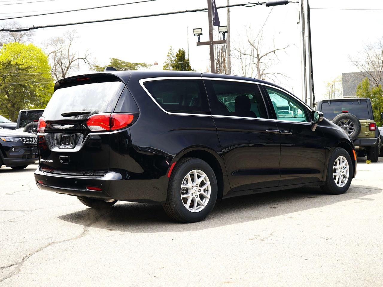 2024 Chrysler Grand Caravan SXT, 3.6L, 7 SEATER Photo