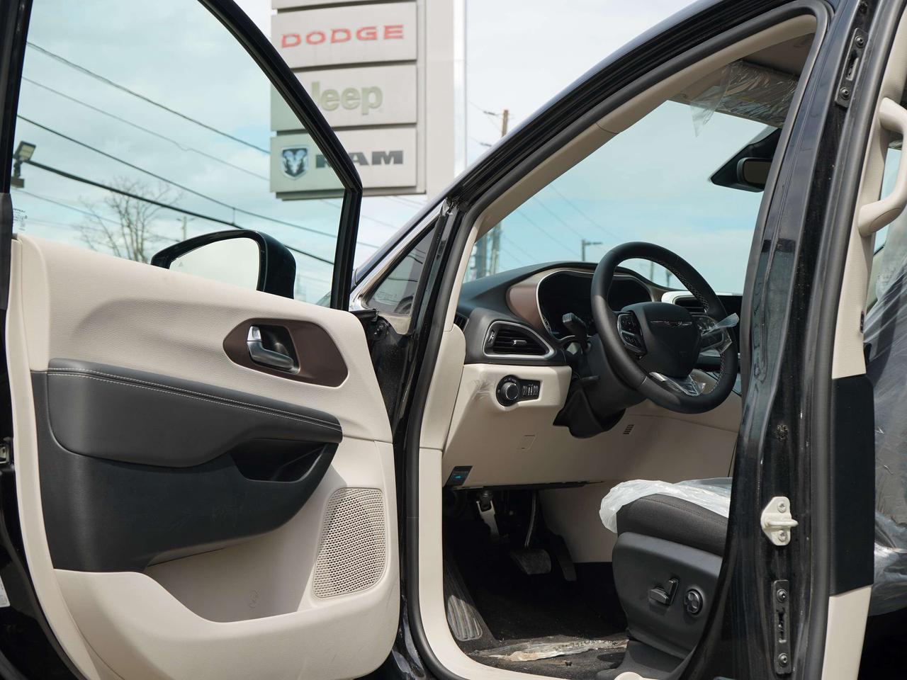 2024 Chrysler Grand Caravan SXT, 3.6L, 7 SEATER Photo