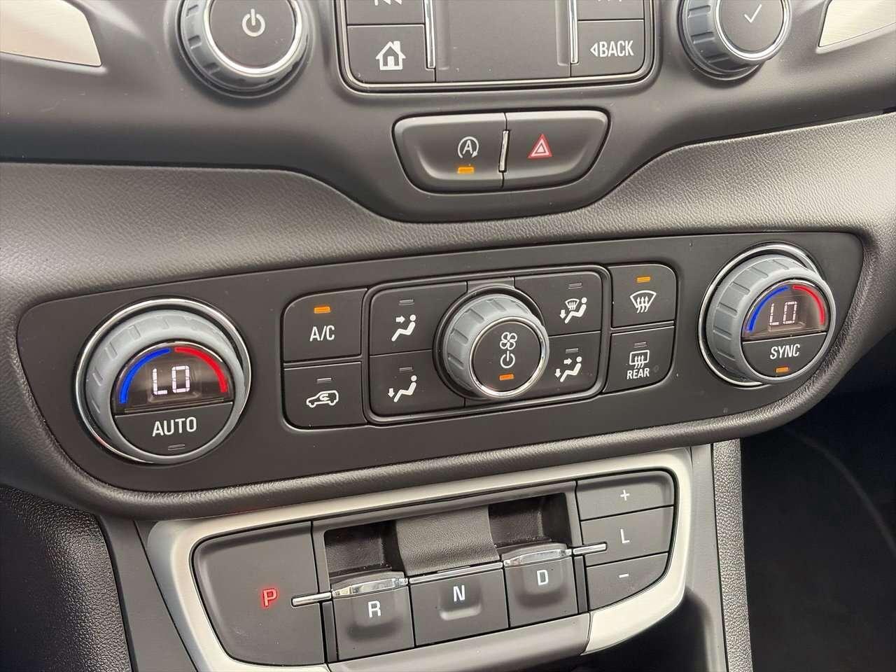 2023 GMC Terrain SLT AWD LEATHER SEATS   SUNROOF   HEATED SEATS   R Photo