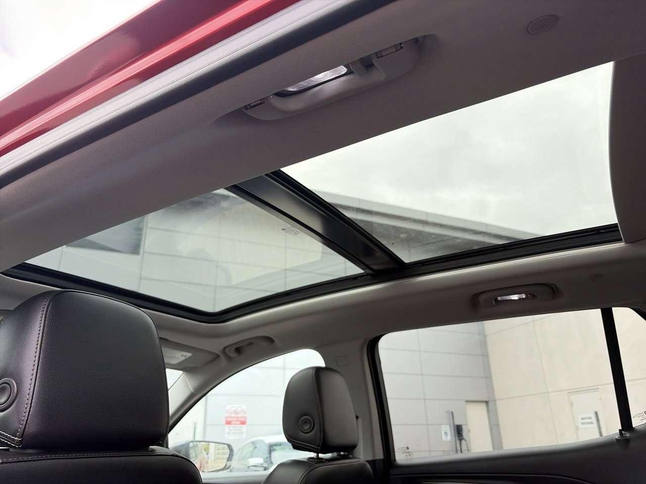 2023 GMC Terrain SLT AWD LEATHER SEATS   SUNROOF   HEATED SEATS   R Photo