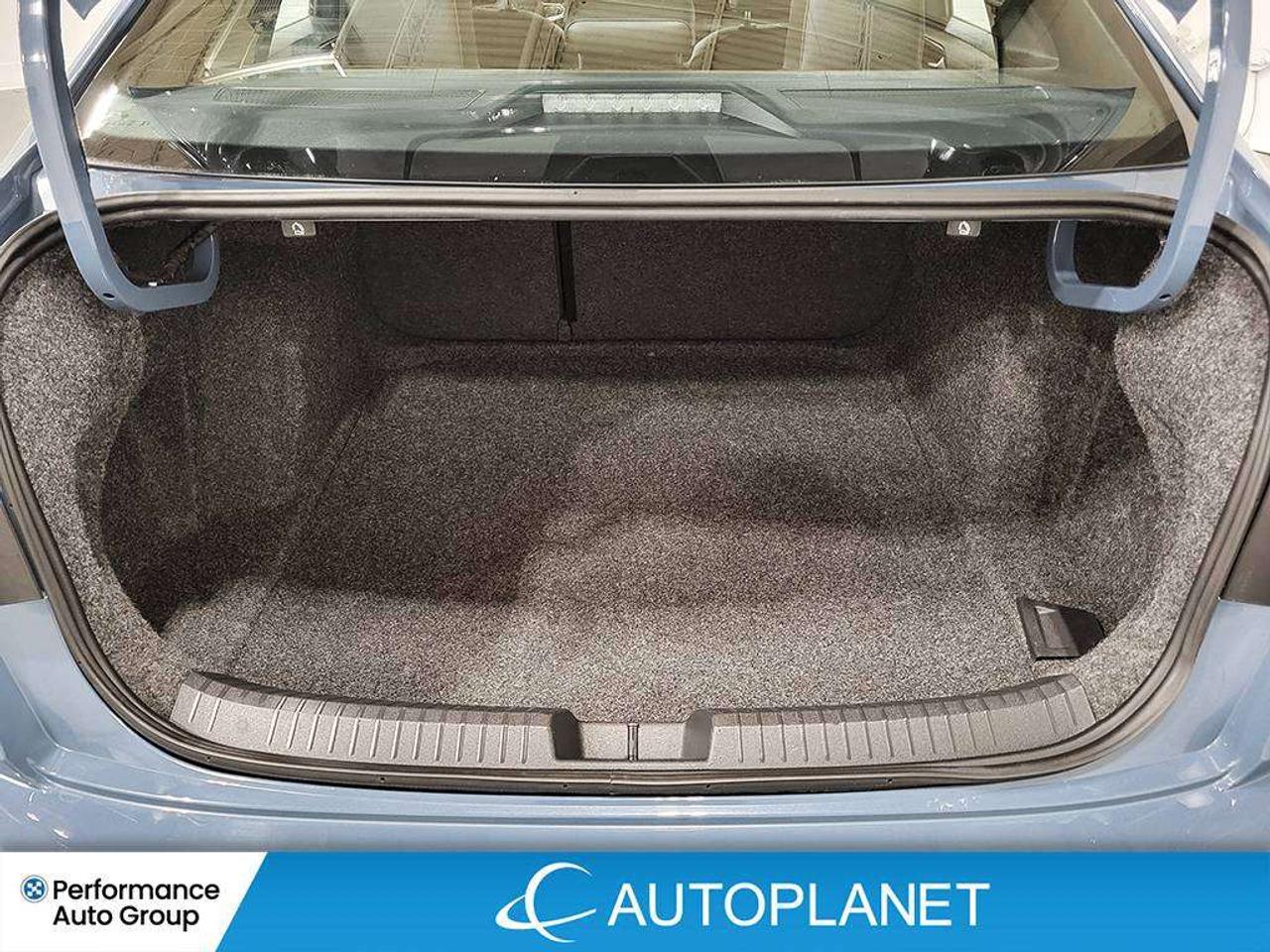 2025 Volkswagen Jetta Comfortline, Sunroof, Back Up Cam, Apple CarPlay! Photo
