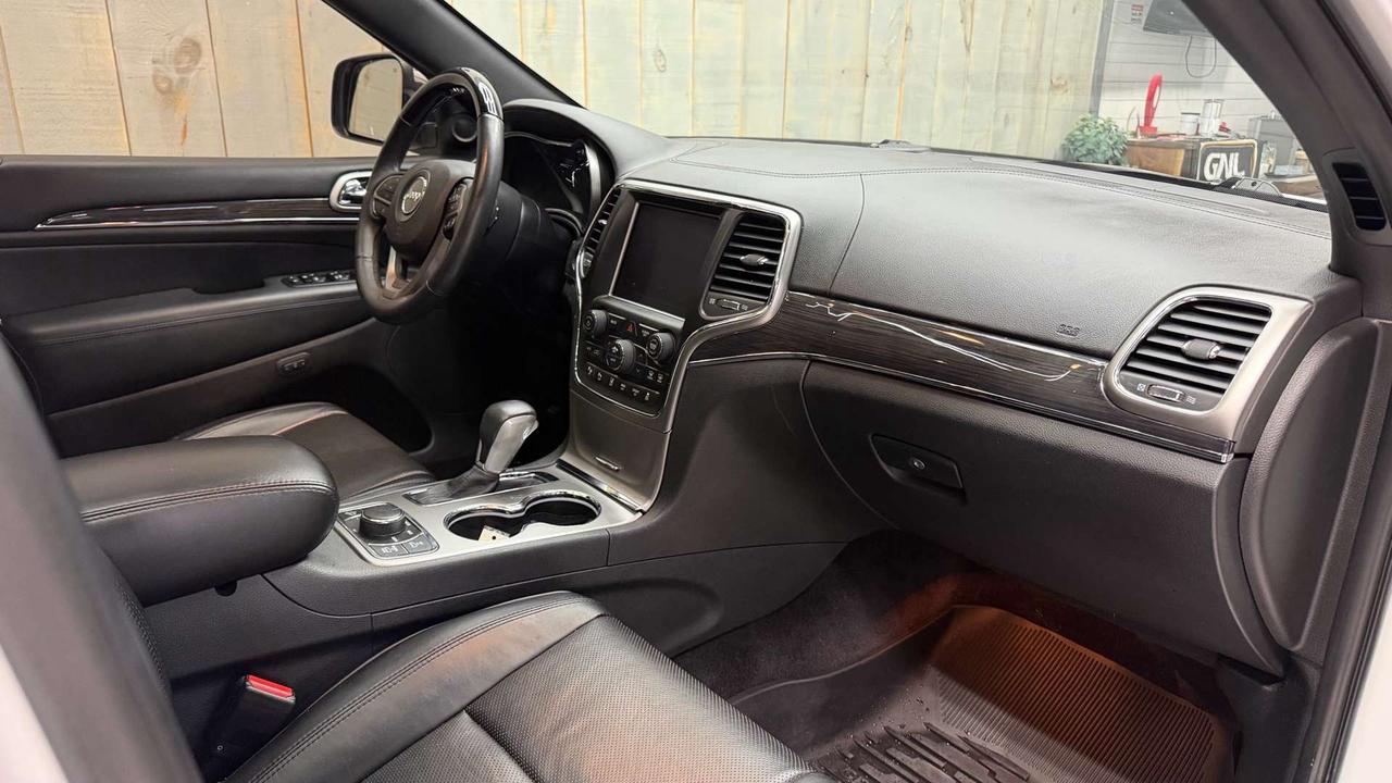 2018 Jeep Grand Cherokee OVERLAND 4x4 ECODIESEL LOW KMS ACCIDENT FREE Photo