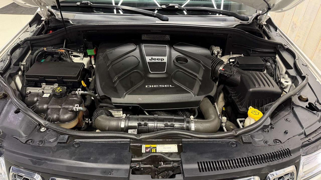2018 Jeep Grand Cherokee OVERLAND 4x4 ECODIESEL LOW KMS ACCIDENT FREE Photo