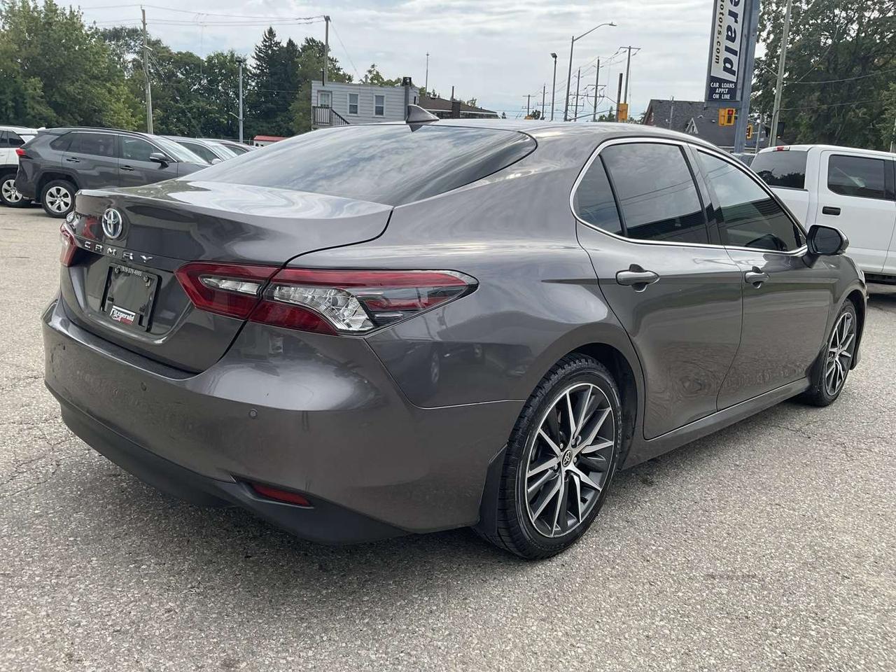 2021 Toyota Camry XLE - LEATHER! NAV! 360 CAM! HUD! SUNRIOOF! Photo